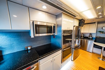 LONE STAR 58 Galley Forward