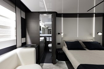 NEVER GIVE UP 20 Master Stateroom