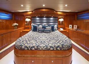 JOHNSON 110 FLYBRIDGE  7 VIP