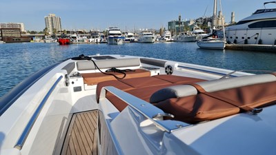 - 25 PIRELLI 42 Speedboat -  016