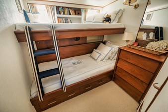 SHARK 21 Guest Stateroom Aft