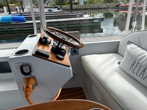 SEAHAWK 7 Helm view looking to Strb.