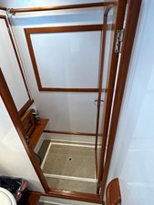 ACADIA 31 Owner's Shower Stall