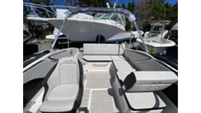 2024 Sea Ray SPX 210 OB 12 
