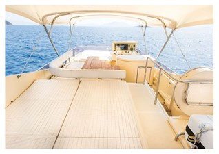 WOLF 7 Flybridge aft sunbeds Before refit