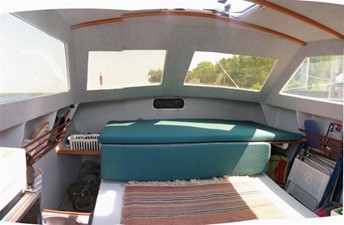 26' 2000 Hunt Express Weekender- Custom 5 Saloon