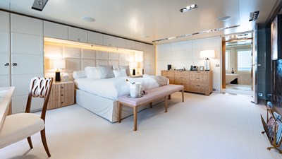 LOON 18 Loon 221' - Main Deck Master Stateroom