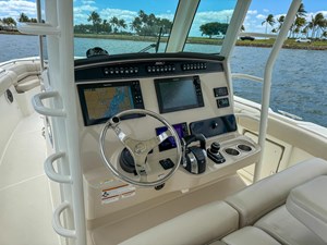 2020 Boston Whaler 330 Outrage 16 