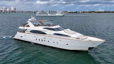 AZIMUT 100 3 100 Azimut _ Drone-4