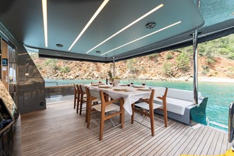 27 M DELUXE MOTOR YACHT 6 