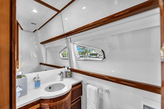 Ferretti Yachts Custom Line 94 28 