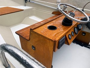 17 BOSTON WHALER 1976 9 