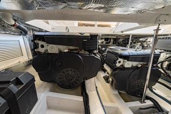 LOLA  50 Engine room