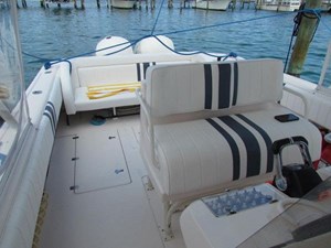 2000 Intrepid 366 Cuddy 6 7