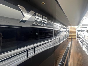 LEILANI 27 Princess Y95  Side Deck