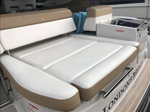 London's Bridge 17 43-2013-Four-Winns-V435-13