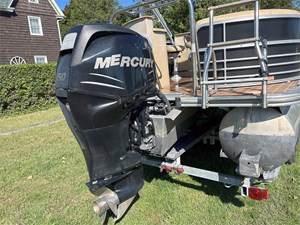 25' South Bay 2013 524 E 16 