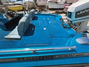 17' RANGER 1986 COMANCHE SERIES 330V 10 