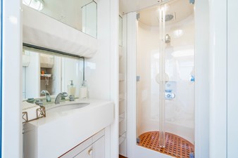 High Occupancy 79 164 OCEANFAST 1989 BATHROOM 