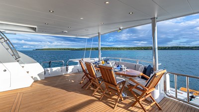 B HAPPY 51 Aft deck 