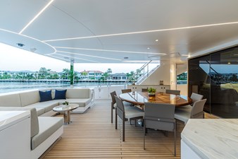 Horizon FD110 5 Horizon FD110 sistership aft deck round table design.  