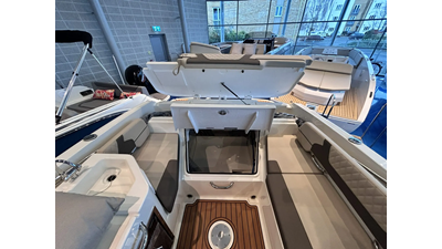 BAYLINER VR6 CUDDY 26 