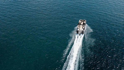 2024 Vanderbilt 700T Twin Engine Tritoon 11 12
