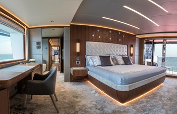 #6 MAJESTY 140 11 11Majesty 140 - Owner's Stateroom (8)
