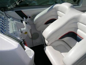 45' 2000 Donzi ZX 2 Helm Station