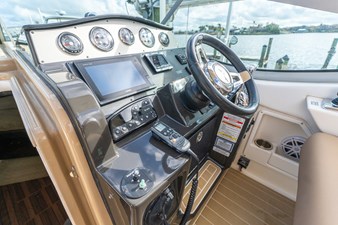 DIGGERS 36 Helm Facing Starboard