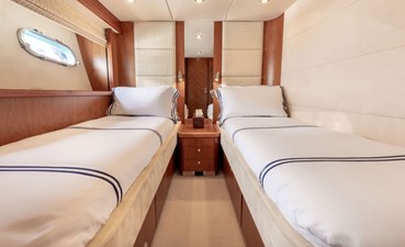 Sunseeker Yacht 90  20 Sunseeker 90