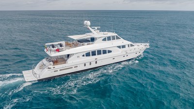 B HAPPY 68 Aft stern quarter 