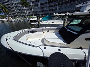 2023 Boston Whaler 360 Outrage 6 