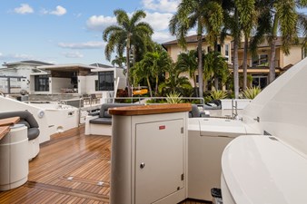 Her Way 8 15_2006 82ft Sunseeker Predator HER WAY