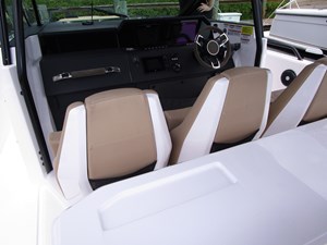 T/T GRACE 9 Helm area