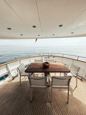 LAZIZA 61 Cockpit Dining