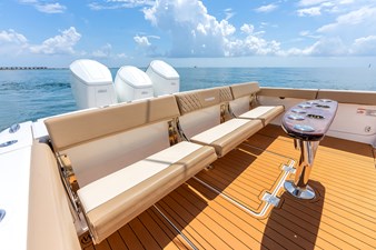 Shine V 25 Cockpit Transom Seating Down