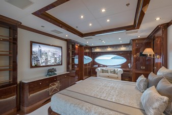 RHINO 21 22. Rhino guest cabin
