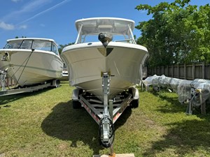 - 1 2_2021 24ft Robalo R247 Dual Console