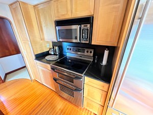 2001 Broward Raised Pilothouse MY 33 