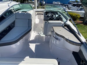 Regal 27' FASDeck 18 16-PORT SIDE BENCH SEAT & WET BAR
