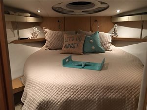 London's Bridge 16 43-2013-Four-Winns-V435-12