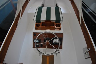 WEE LASS 11 Center Helm on Engine Box