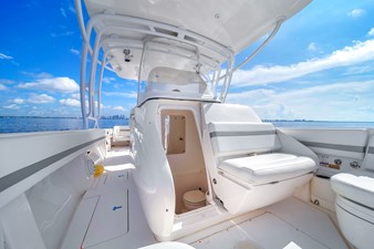 Intrepid 327 Center Console 42 32' Intrepid -19