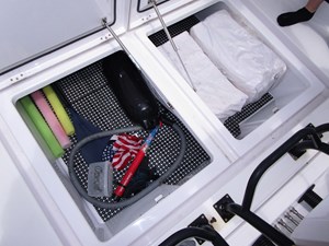 T/T GRACE 29 Aft storage lockers