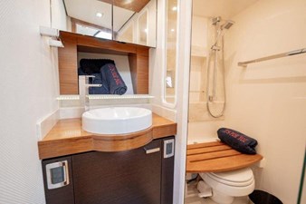 IT'S FOR YOU TOO 22 Guest Head - Vanity - Shower