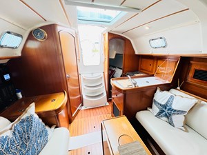 2000 Beneteau 311 21 