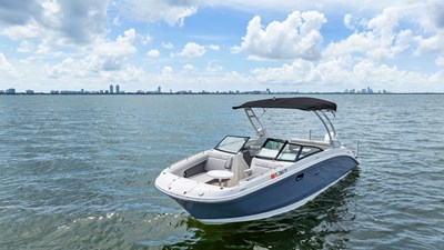 Sea Ray SDX 270 Outboard 9 10