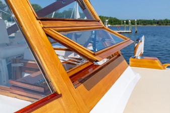 TARA JEANNE 9 TARA JEANNE, 2000 Morris Wolf Class 44: Opening Window