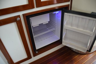 RAMPAGE 24 Refrigerator with freezer under counter